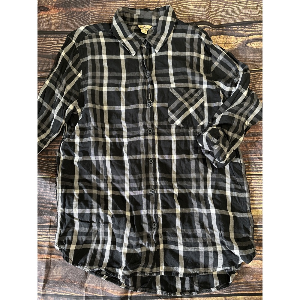 Woolrich women's black/white  plaid size L Rayon flannel button up Roll Sleeve